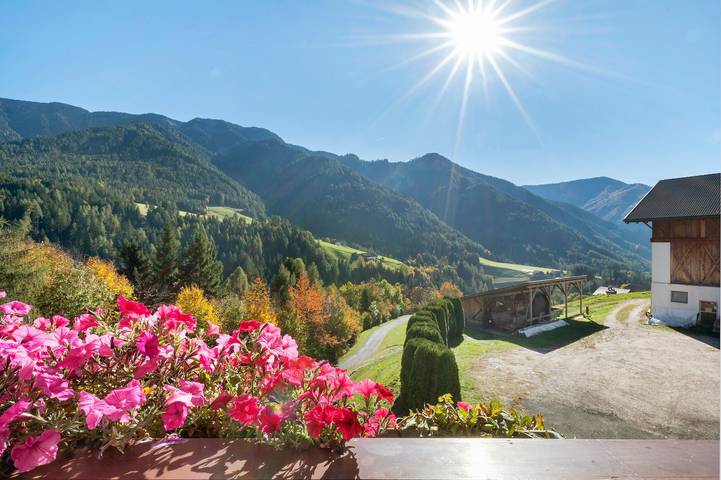 Camera 'Einzelzimmer 7' con vista sulle montagne, terrazza privata e Wi-Fi in San Pietro (Bolzano), Funes