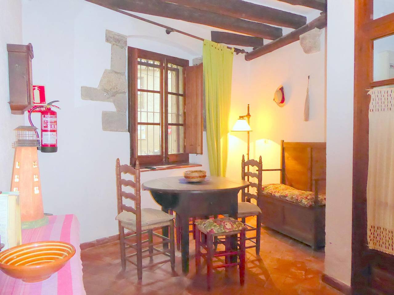 Casa de Pueblo del Siglo Xvii, Encanto Histórico para 8 Personas en Castelló d'Empúries in Castelló d'Empúries, Oberampurien