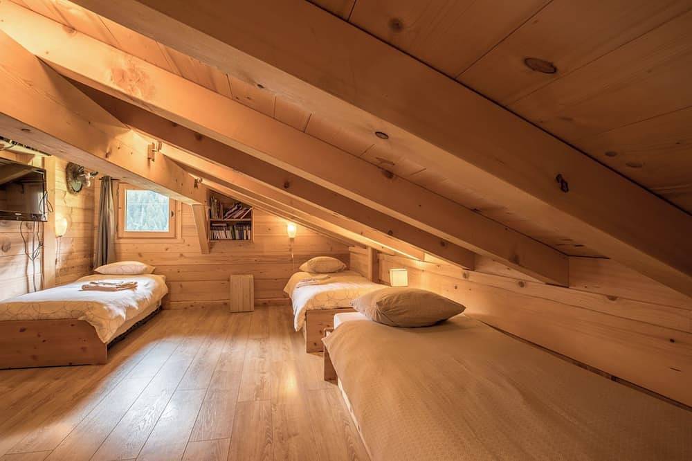 Entire apartment, Apartment 'Chalet Evasion - 13 Personnes' with Mountain View, Shared Garden and Wi-Fi in Hauteluce, Albertville region