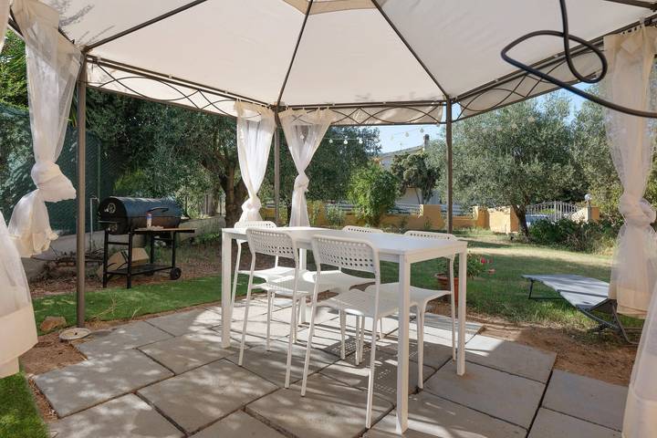 Entire apartment, Thilimba Holiday Home: Your Oasis of Tranquility in Southern Sardinia in Poggio dei Pini, Capoterra
