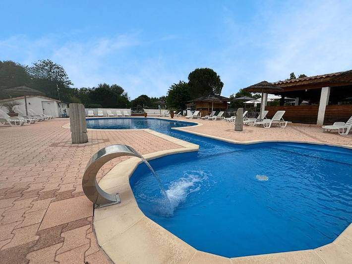 Camping pour 4 personnes, avec Jacuzzi ainsi que Terrasse et Sauna