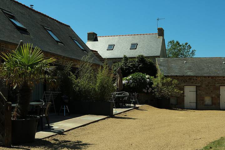 Gîte pour 3 personnes, avec jardin et terrasse en Cotes-d'Armor - 2