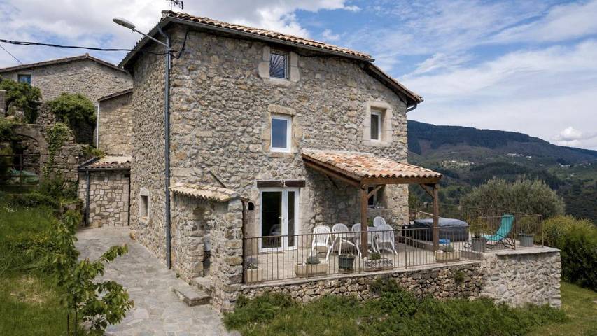Villa pour 7 personnes, avec Balcon et Jacuzzi ainsi que Terrasse et Jardin
