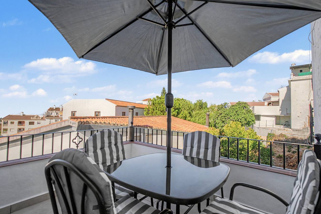 Holiday Home 'Limon' with Private Terrace, Wi-Fi and Air Conditioning in Cómpeta, Málaga Provinsen