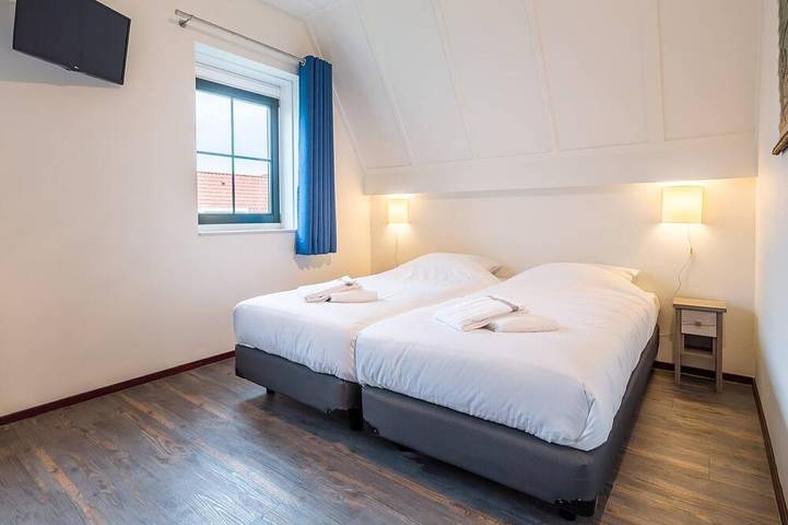 Villa am Seeufer in Volendam in Volendam, Markermeer