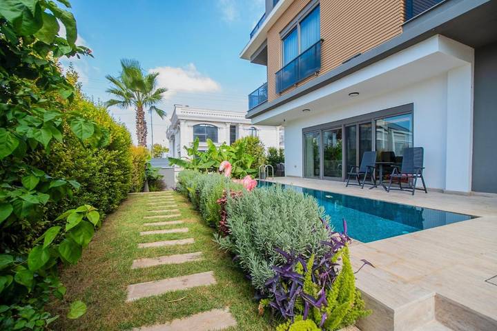 Villa pour 10 personnes, avec piscine et jardin, animaux acceptés à Antalya