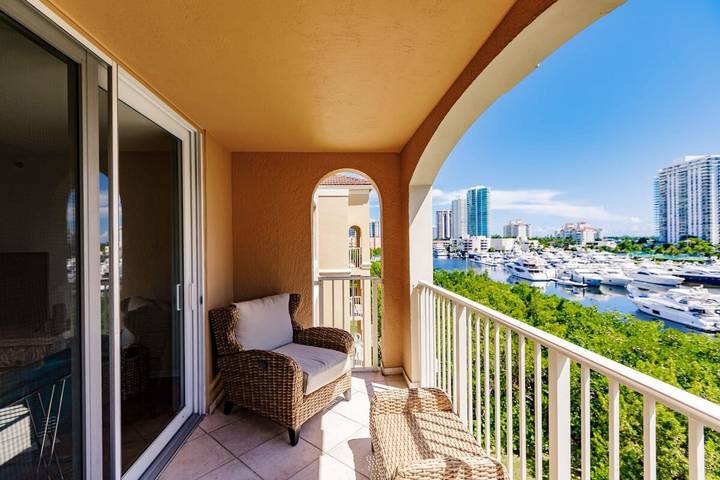 Vacation rental for 9 people, with pool, kid friendly in Aventura FL