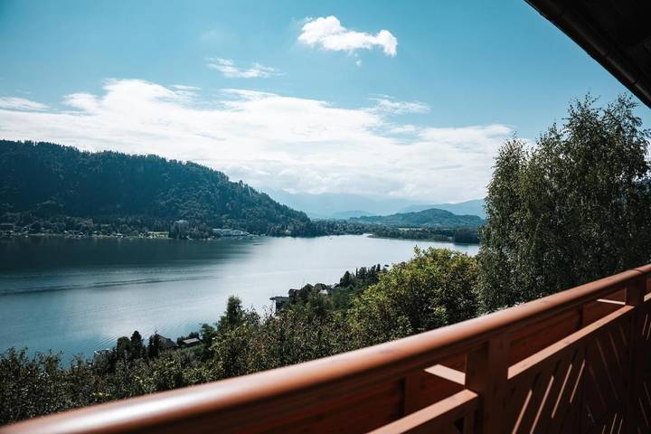 BnB für 4 Personen, mit Balkon und Terrasse sowie Garten und Seeblick am Ossiacher See