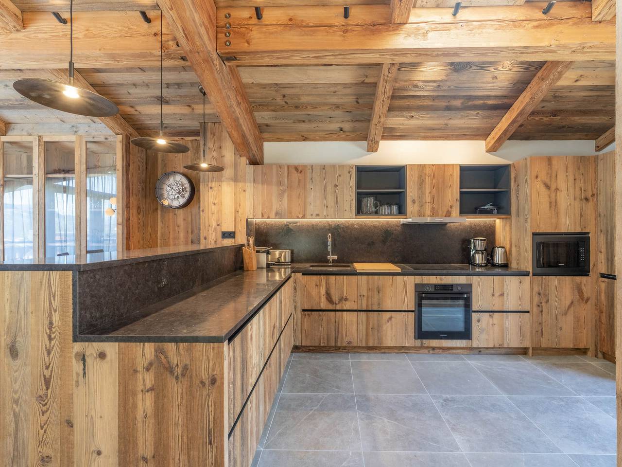 Chalet familial avec Spa et sauna à Courchevel, proche de la télécabine et des commodités. in Courchevel 1300 (Le Praz), Saint-Bon-Tarentaise