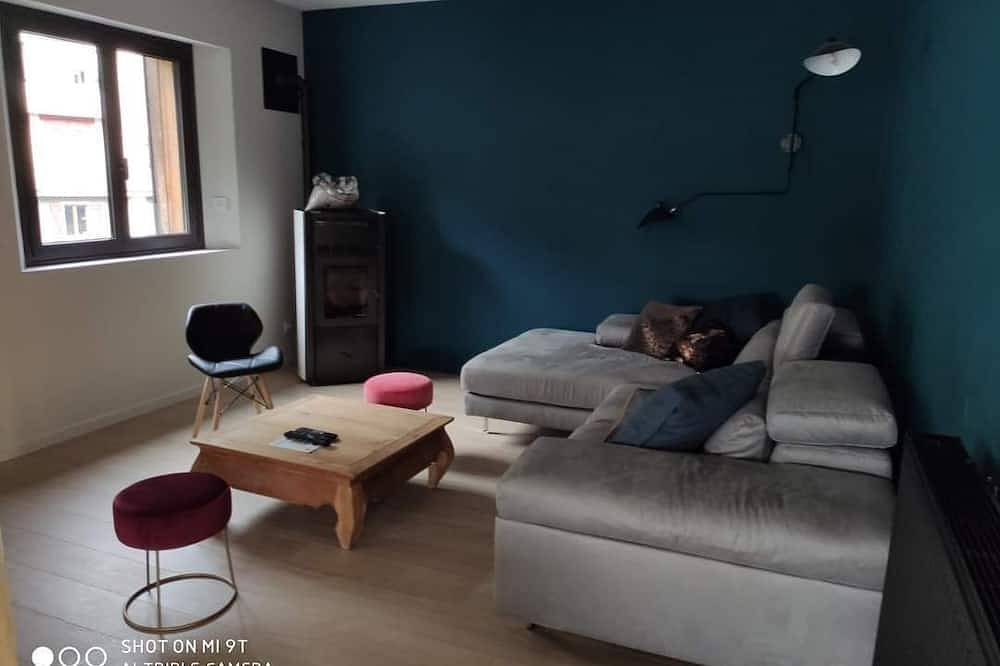 Villa bord de rivière,  grande piscine privée chauffée , Spa Jacuzzi in Ornans, Jura Francais