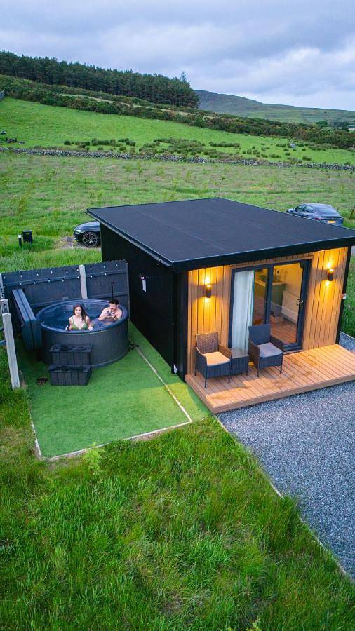 Glamping for 4 people, with garden and hot tub as well as terrace in County Down