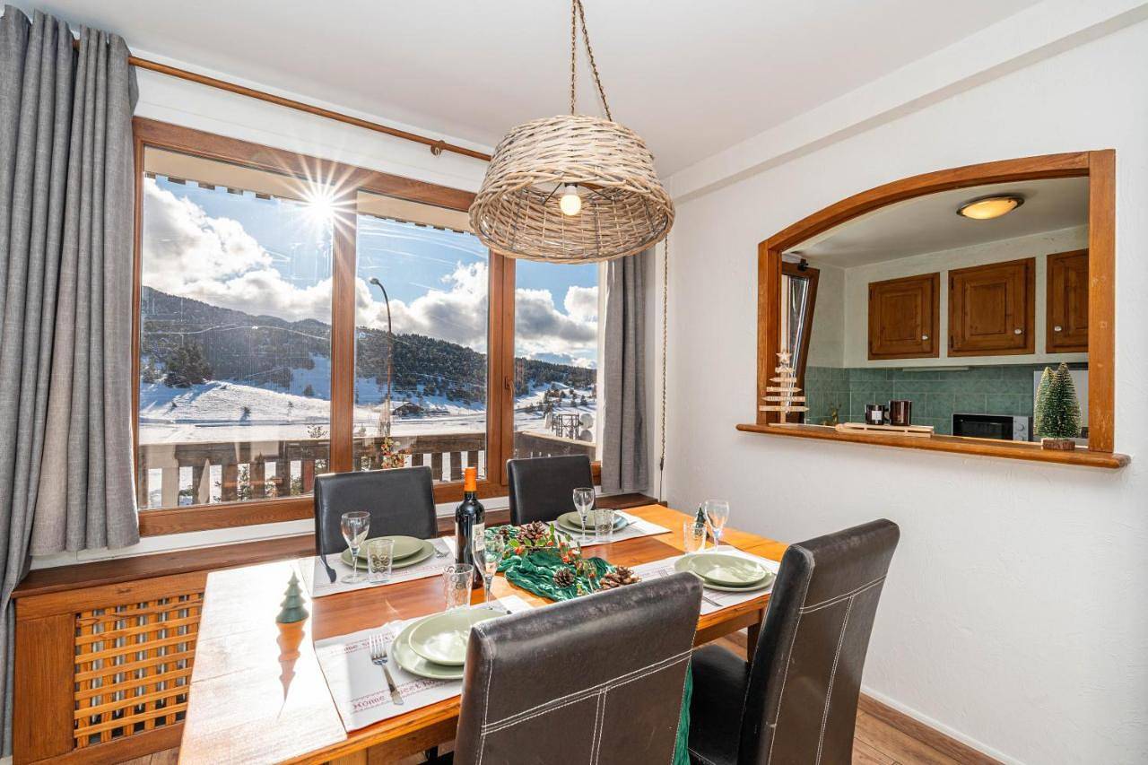 Appartement entier, Panorama des Cimes - T3 avec Sauna privé et Vue imprenable sur la Station in Gréolières les Neiges, Gréolières