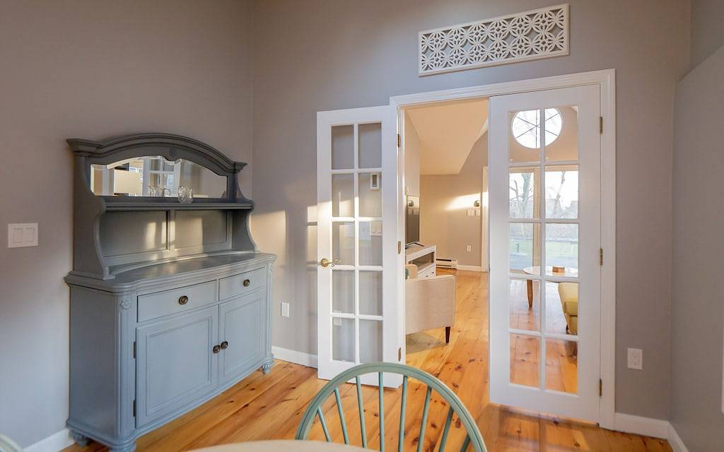 Delightful, Charming, Oversized 2 bedroom 2 bath Cottage! in Middletown, Newport County