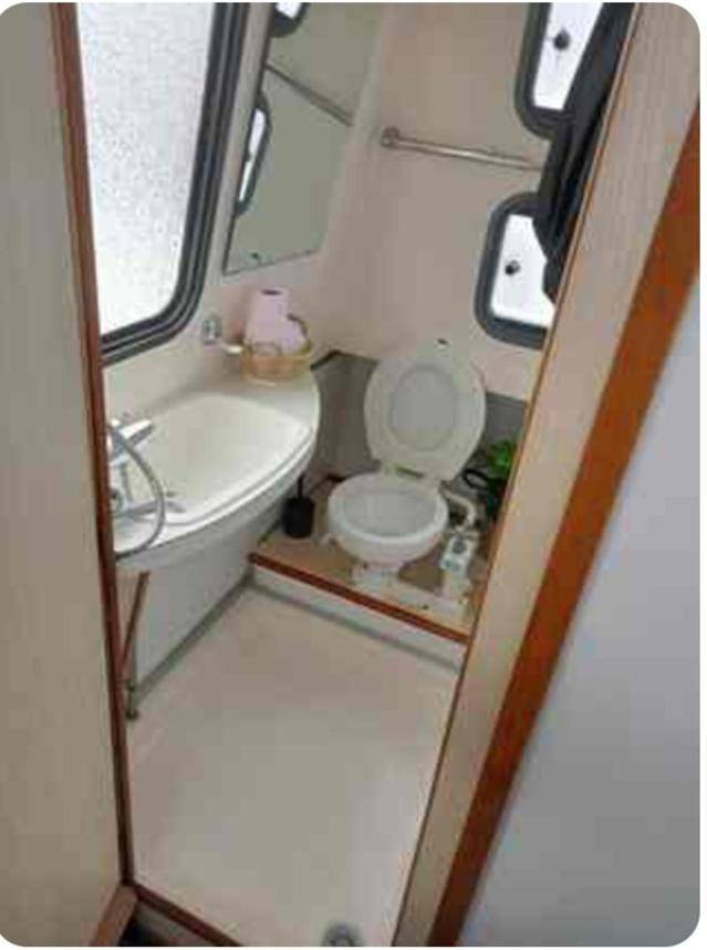 Bateau pour 4 personnes, avec terrasse et vue