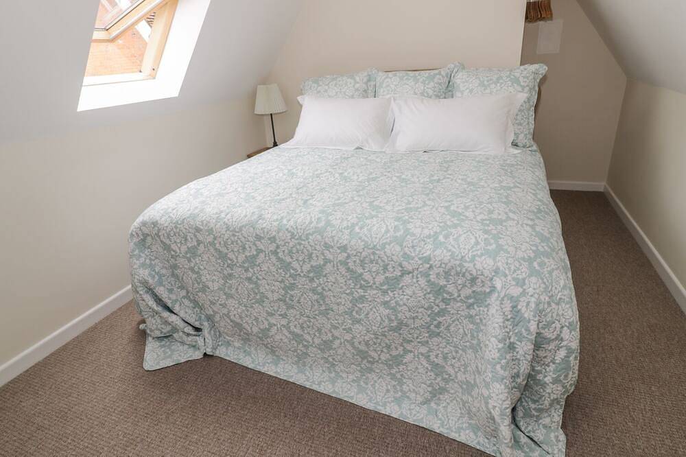 The Dower House, family friendly, with open fire in Sharnbrook in Bedford