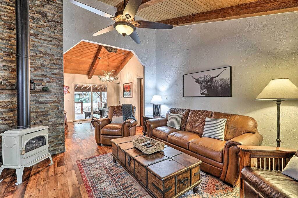 Hot Tub & Patio: Pet-Friendly Cabin in Munds Park! in Munds Park, Oak Creek Canyon