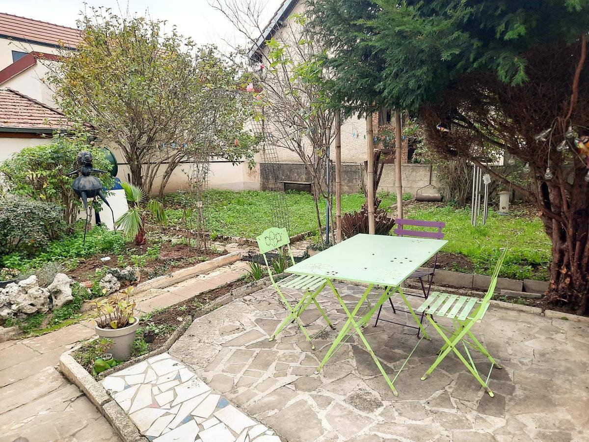 Appartement entier, Two-Bedroom Apartment with Garden View in Fontaine-lès-Dijon, Région de Dijon