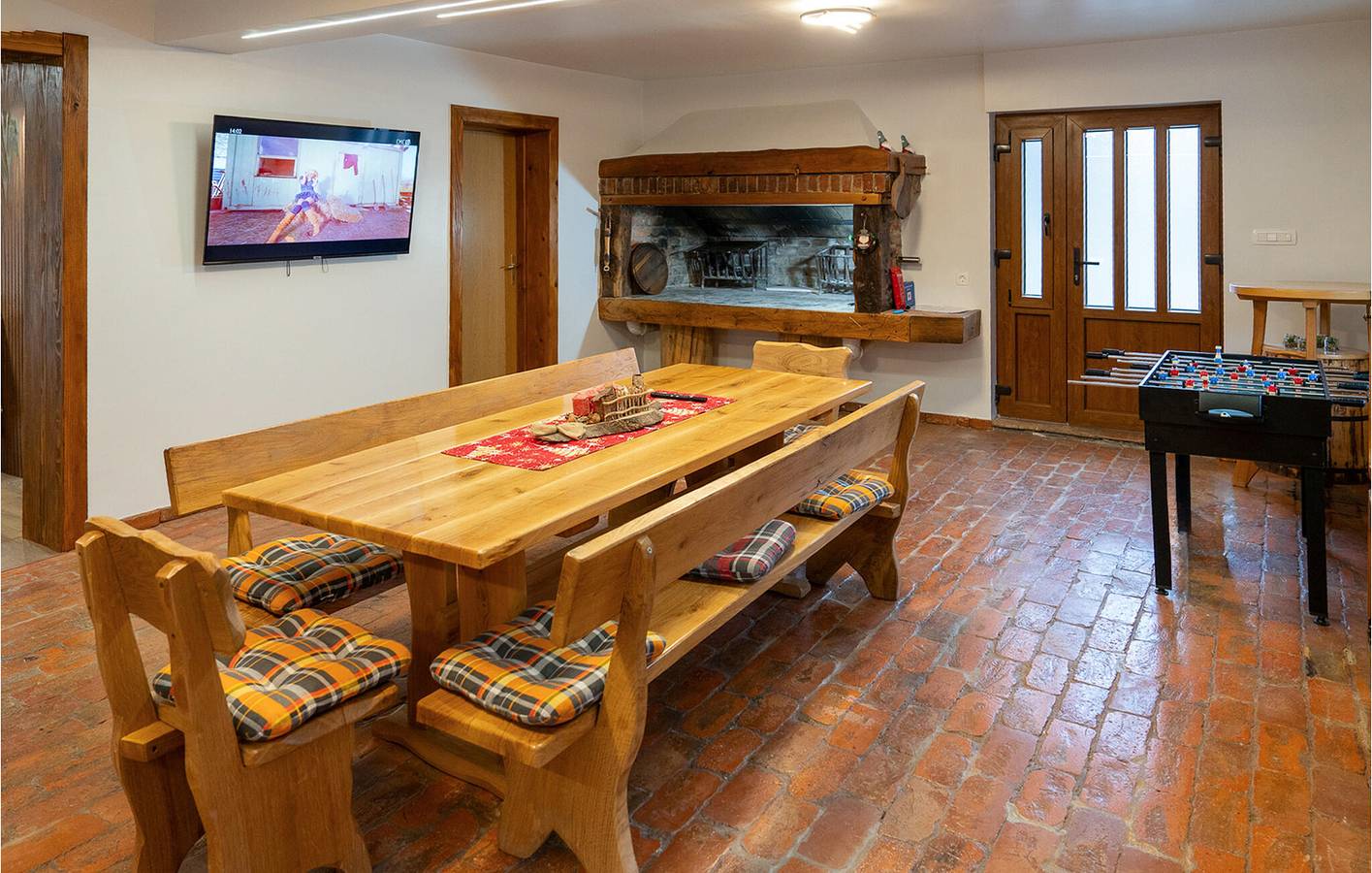 Amplio apartamento de 2 dormitorios con piscina climatizada y wifi en una ubicación privilegiada in Condado de Lika-Senj