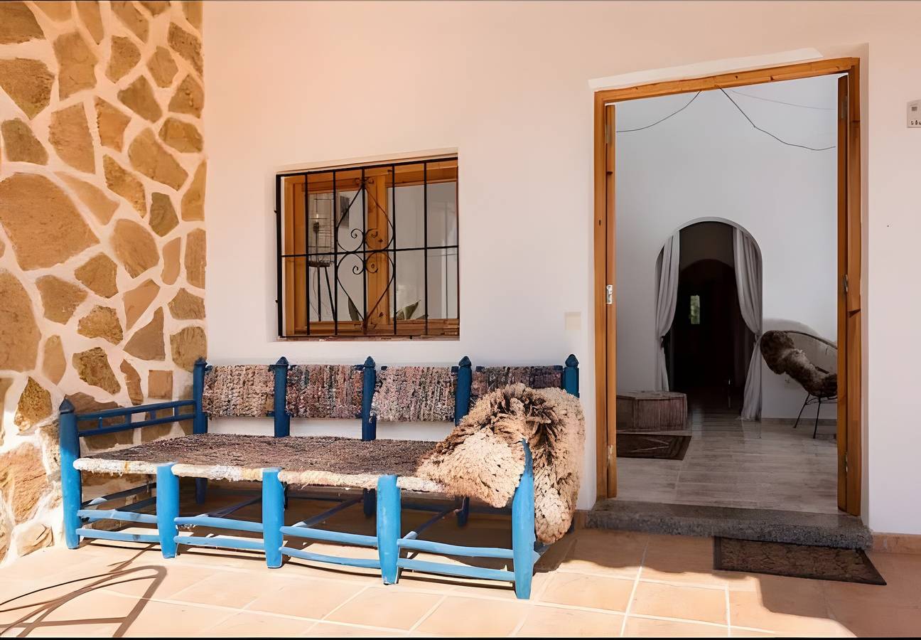 Villa 'Can Marsa' met Uitzicht op de Bergen, Wi-Fi en Airconditioning in Santa Eulària des Riu, Oost-Ibiza