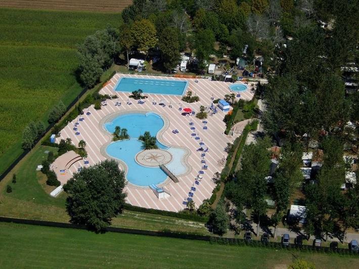Bungalow für 6 Personen, mit Terrasse und Pool