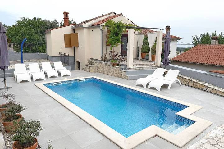 Holiday home for 2 people, with pool and garden - 1