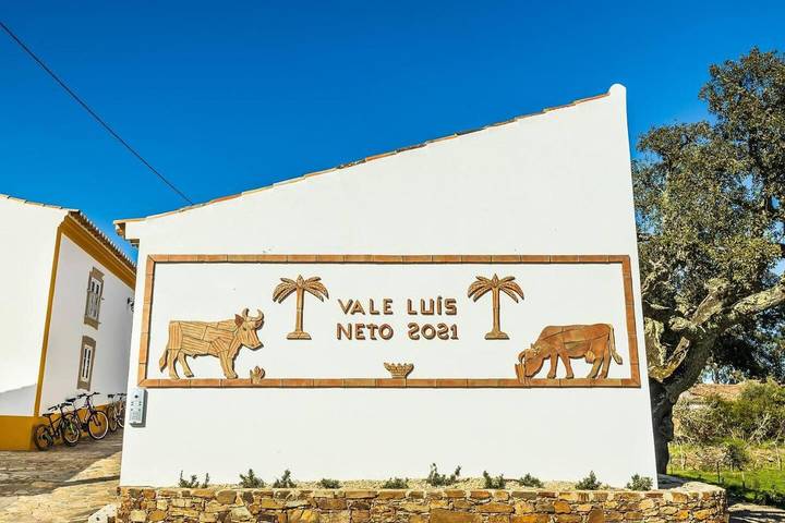 Location de vacances pour 5 personnes, avec piscine ainsi que vue et jardin dans Salir - 4