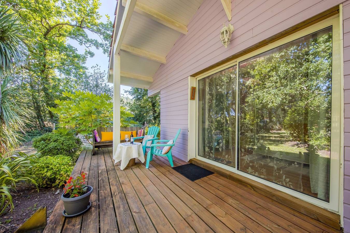 Pretty Little Chalet on the Silver Coast in Le Porge, Médoc Regional Natural Park