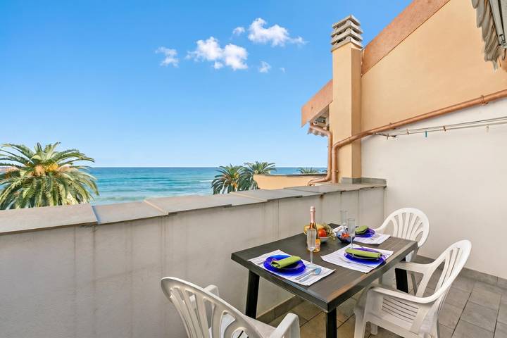 Apartament wakacyjny dla 4 osób, z Widok na ocean i Taras w Riwiera Włoska