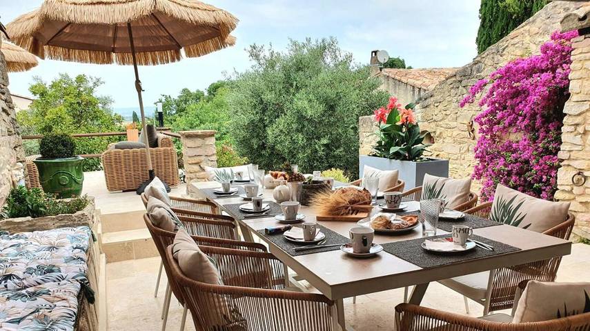 Location de vacances pour 8 personnes, avec piscine ainsi que jacuzzi et jardin à Boissières - 4