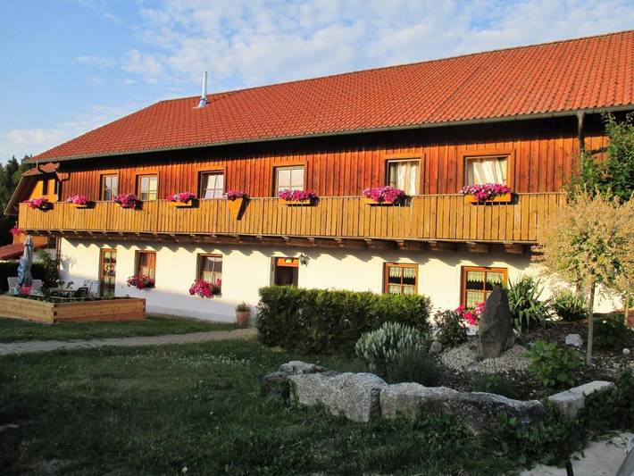 Ferienwohnung für 4 Personen, mit Balkon und Terrasse sowie Garten und Ausblick