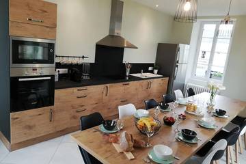 Gîte pour 12 personnes, avec terrasse et jacuzzi à Formigny