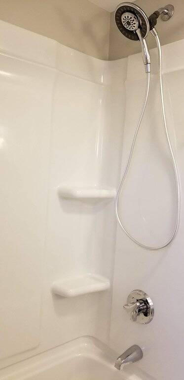 Vacation rental for 9 people, with terrace and hot tub, with pets in New London