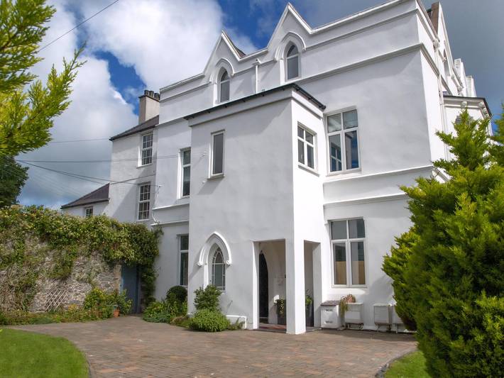 Cottage for 8 people, with garden, with pets in Menai Bridge