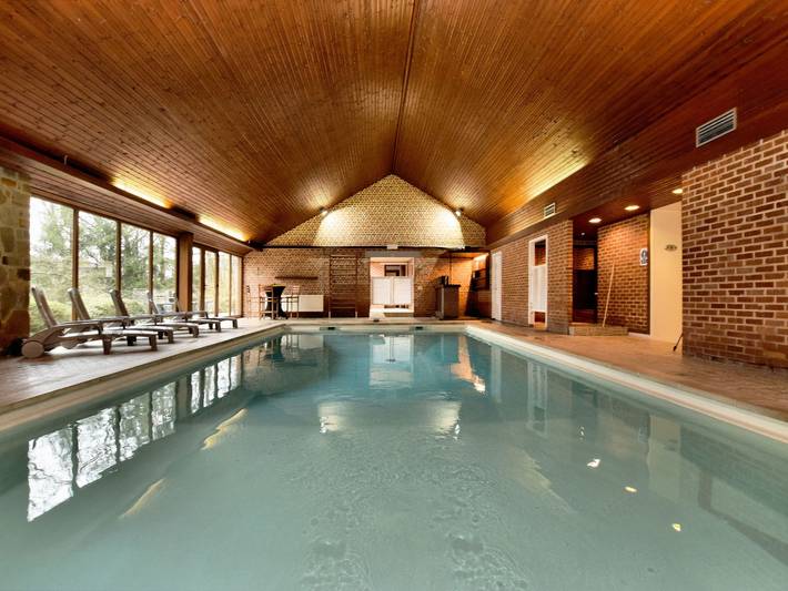 Vakantiehuis voor 10 personen, with Terras and Tuin as well as Zwembad and Sauna in Durbuy