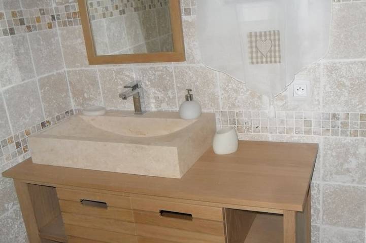 Location de vacances pour 2 personnes, avec terrasse et jardin dans Lac de Saint-Cassien - 4