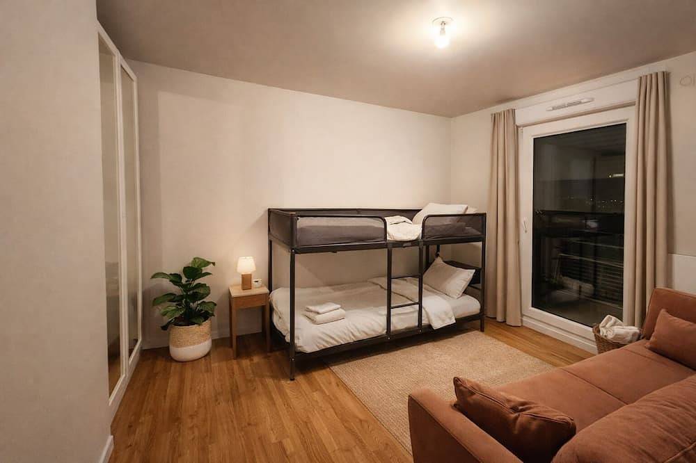 Entire apartment, Parc Expo prte d'orléans Orly Cdg Terrace parking lot in Bagneux, Hauts-de-Seine