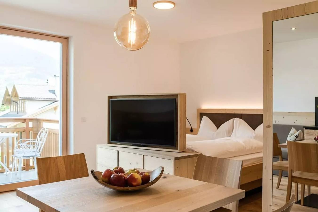 Ganze Wohnung, Ferienwohnung 'Natur Suite Edelweisshof Ferdi' mit Bergblick, Garten & Wlan in Gufidaun, Klausen
