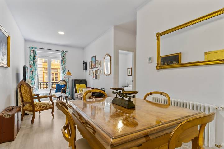 Apartamento inteiro, Apartamento 'Diecinueve Treinta' com terraço privado e Wi-Fi in Distrito Centro (Gijón), Gijón