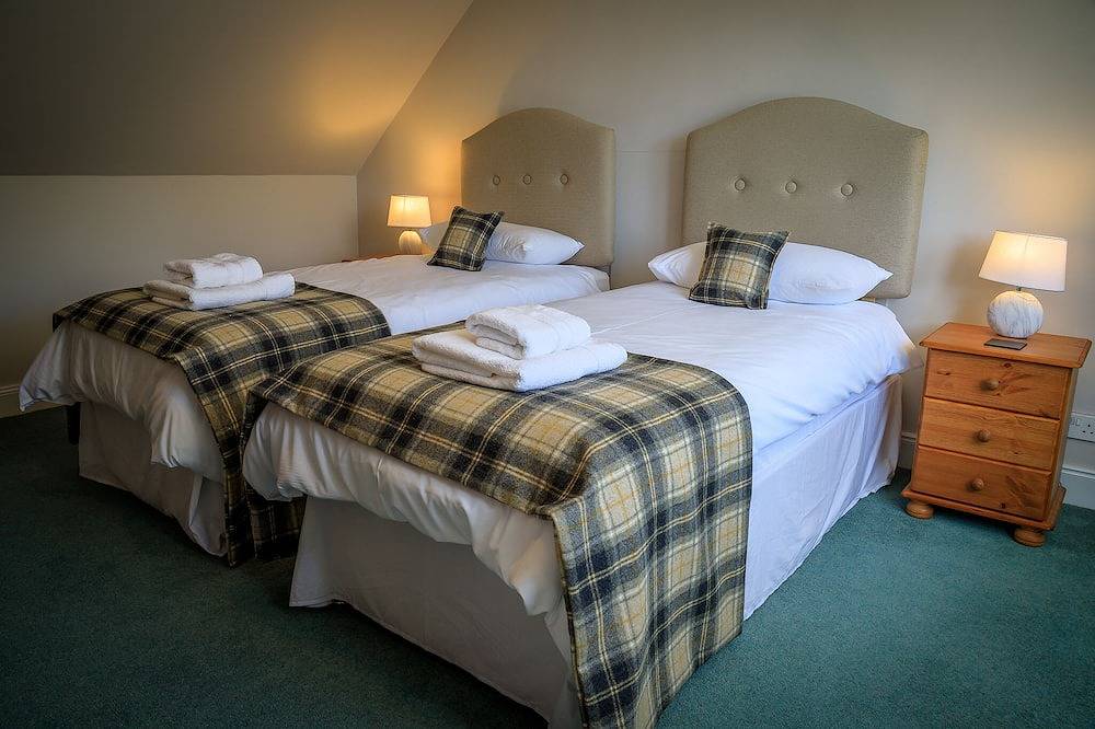 Cosy Cottage 2 minutes from the Beach! Free Parking. Pets welcome. in Nairn, Highlands