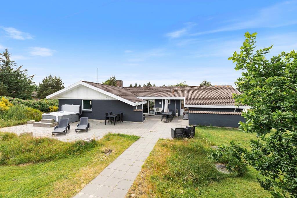 Schönes Poolhaus für 8 Personen und 2 Hunde erlaubt in Ho, Varde