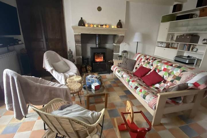 Gîte pour 6 personnes, avec terrasse et jardin, animaux acceptés dans Louroux-de-Beaune