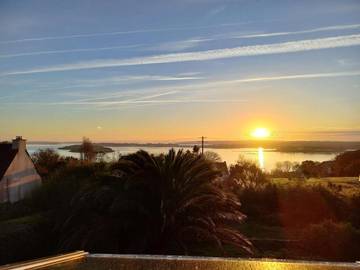 Location de vacances pour 8 personnes, avec vue et jardin, animaux acceptés à Roscanvel