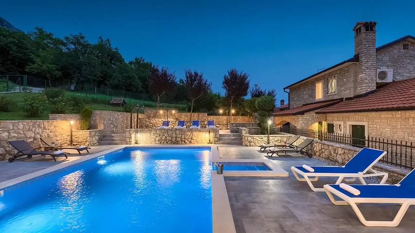 Ferienhaus für 10 Personen, mit Terrasse und Pool sowie Garten