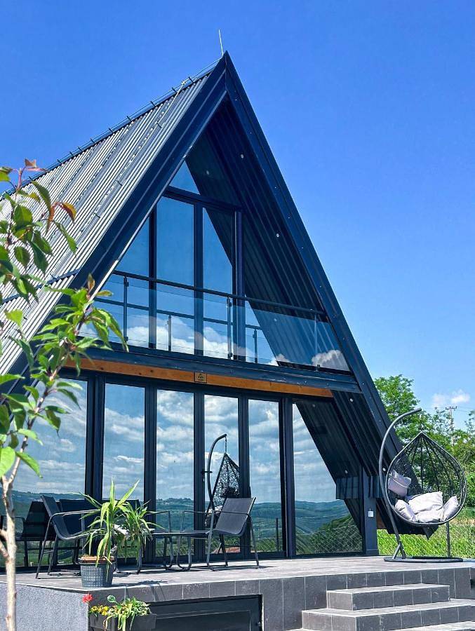 Location de vacances pour 4 personnes, avec vue ainsi que jardin et balcon à Despotovac - 4