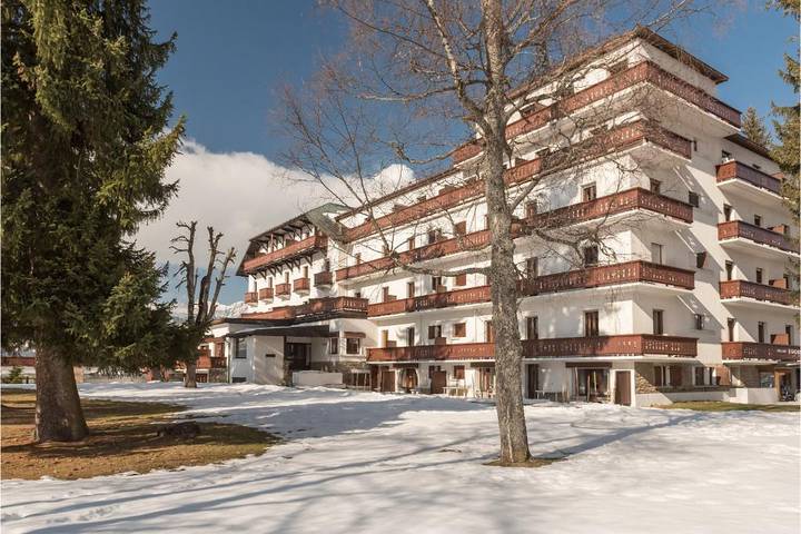 Chalet pour 4 personnes, avec balcon ainsi que bassin pour enfant et sauna, adapté aux familles à Megève