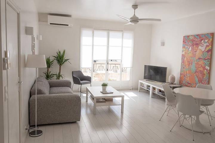 Appartement entier, New ! 2 Pieces Design,  Centre ville, 200 m plages, climatisé in Menton, Côte méditerranéenne (France)