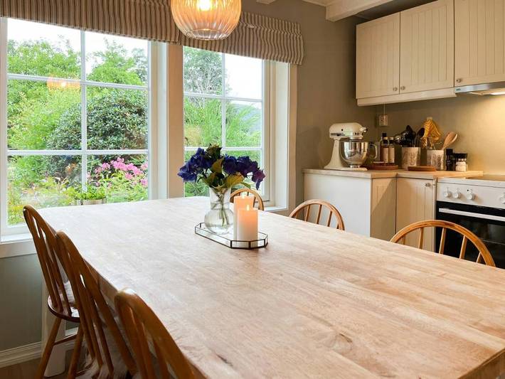 Ferienhaus für 7 Personen, mit Terrasse und Whirlpool in Lindås