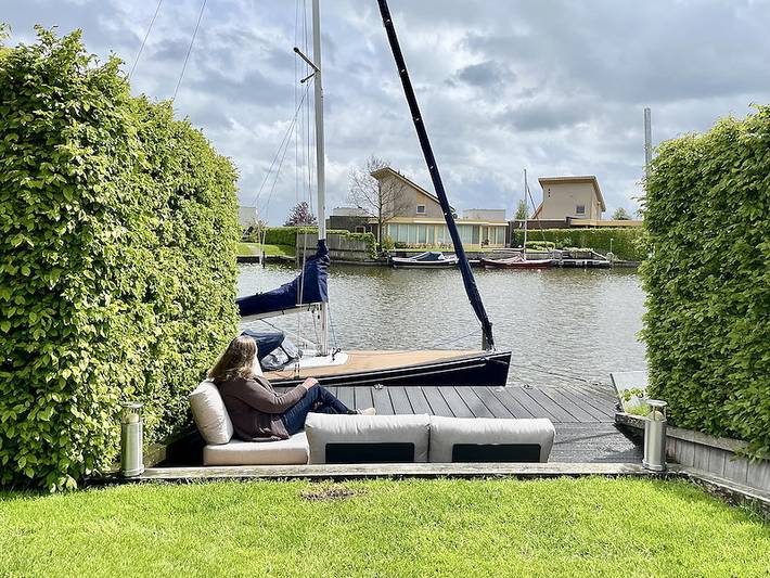 Vakantiefriesland — Ferienhaus Koudum mit privatem Anlegesteg in Ijsselmeer