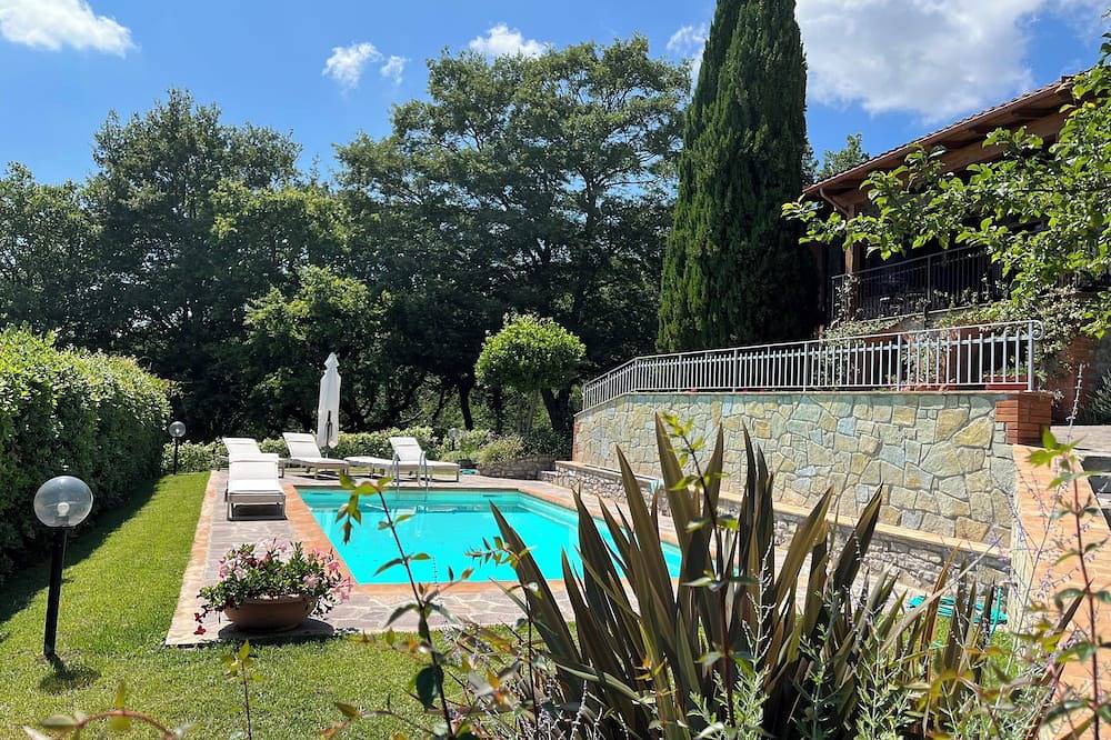 Lake-View Private Villa, Pool, Indoor-Outdoor Dining & Lounges in Tuoro sul Trasimeno, Lake Trasimeno