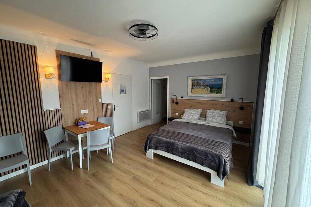 Appartement entier, Double room for 4 guests with 25m² in Castellane in Castellane, Parc naturel régional du Verdon